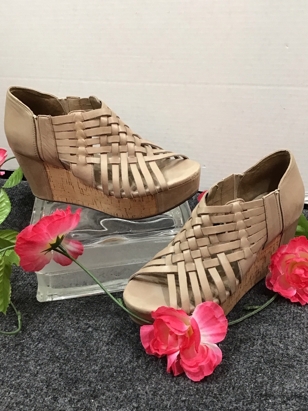Chocolat Blu Winix taupe leather Woven Cork platform Wedge Sandals 8